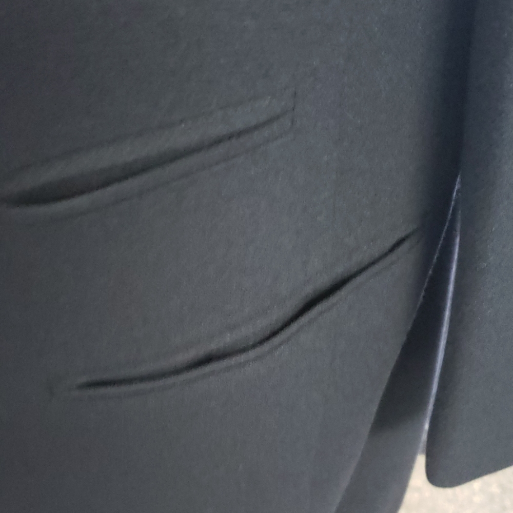 Suit - Picture 3 of 6